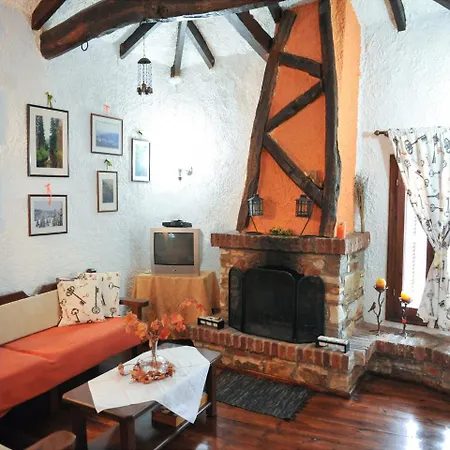 Xenios Zeus Guest house Stavroupoli